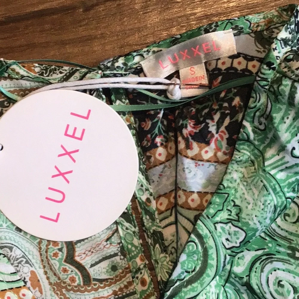 Luxxel green floral